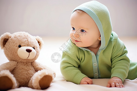 泰迪熊玩偶旁的婴儿图片