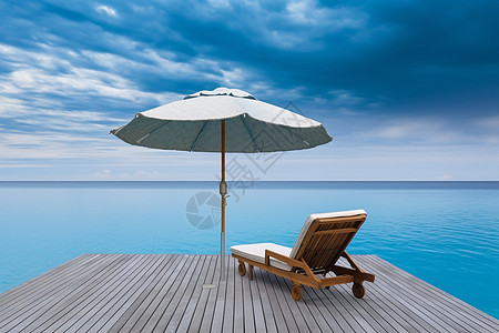 海边惬意的遮阳椅图片