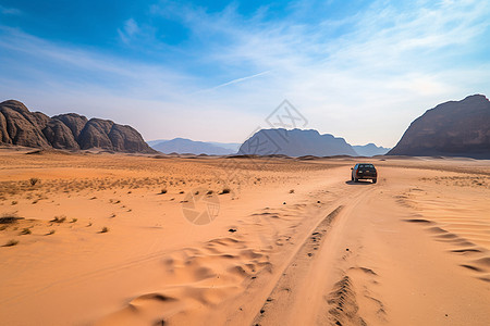 行驶在沙漠里的汽车图片