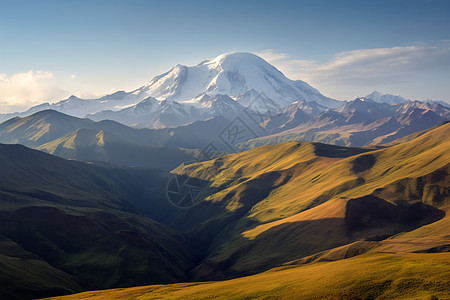 高山晨曦的美丽景观图片