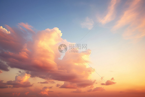 夕阳余晖下天空图片