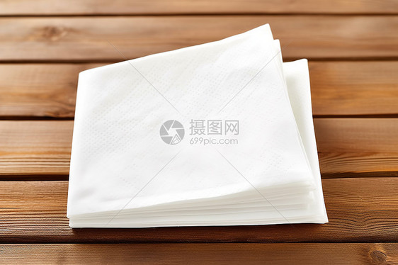 叠放的白色餐巾纸图片