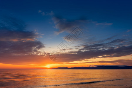 夕阳映照海洋图片