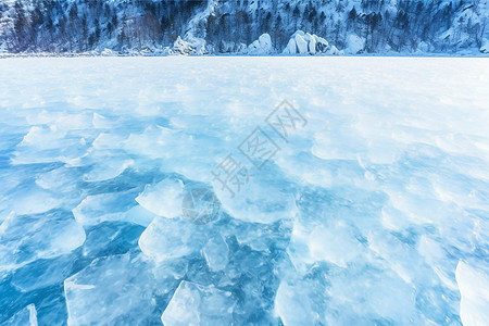 冰雪连绵的蓝色世界图片