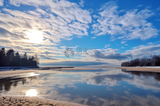 晨曦映照湖畔风景图片