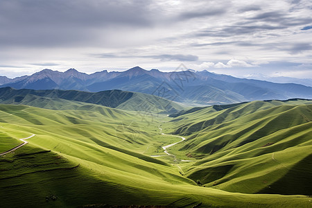 波光粼粼的山谷风光背景图片