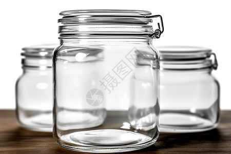 空白的透明罐子在木桌上图片