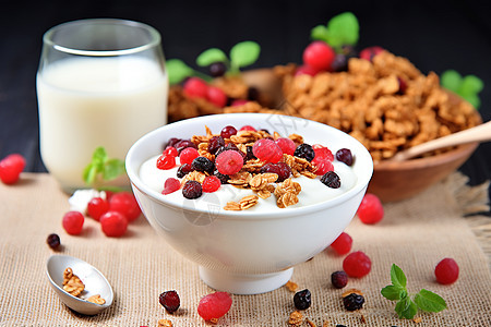 健康营养的浆果酸奶图片