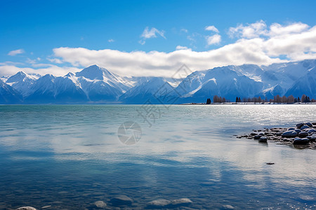 山光水色天空云影的美丽景观图片