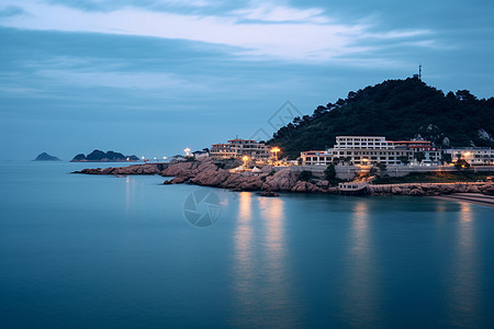 夏季海港小镇的美丽景观图片