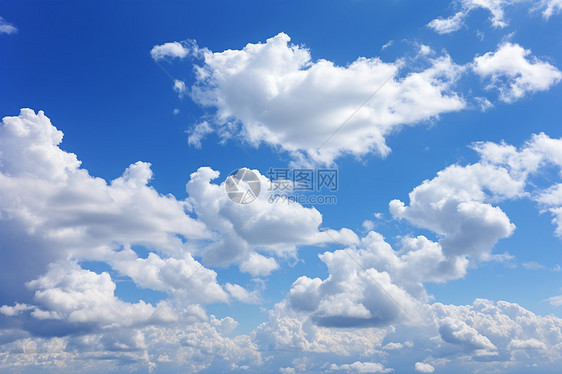 蓝天里的云朵图片