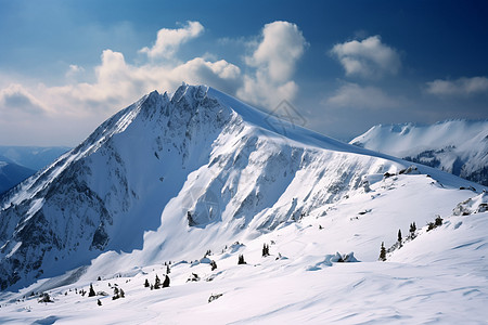 寒冷冬季雪山的美丽景观背景图片