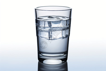 玻璃杯里的冷水高清图片