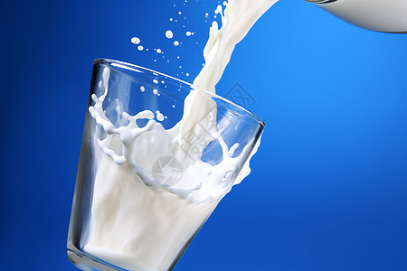 杯子里的营养牛奶图片