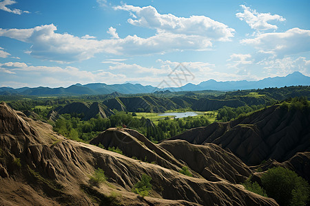 航拍的山谷风景图片