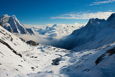 白雪覆盖的山峰图片