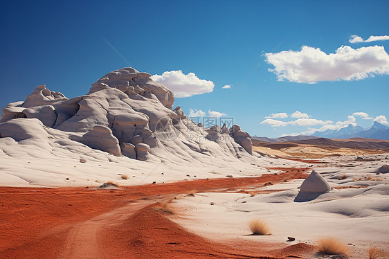 沙漠里的山丘图片