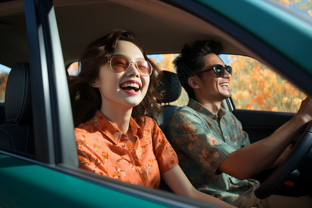 旅行快乐汽车里的快乐情侣设计图片