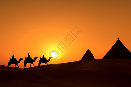 徒步旅行的埃及沙漠图片