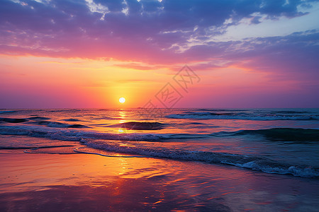 夕阳余晖照耀下的海洋图片