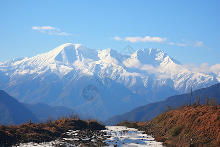 冰雪皑皑的山脉图片