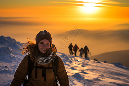 雪山上的徒步旅行团队背景图片
