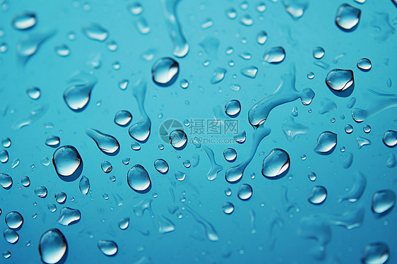 水滴在蓝色表面图片