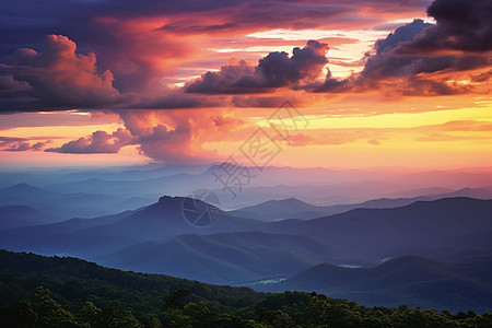 日落下的山脉背景图片