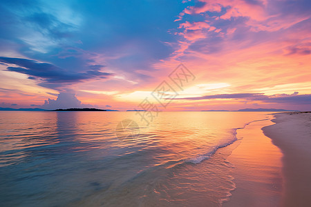 夕阳下的美丽小岛背景图片