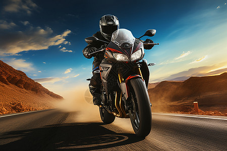 沙漠中一人骑着摩托车图片