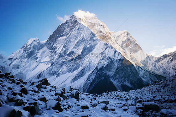 冰雪皑皑的雪山景观图片