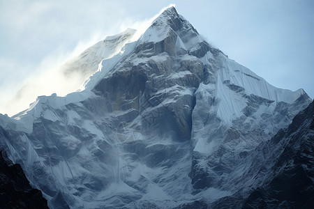 冰雪覆盖的山峰图片