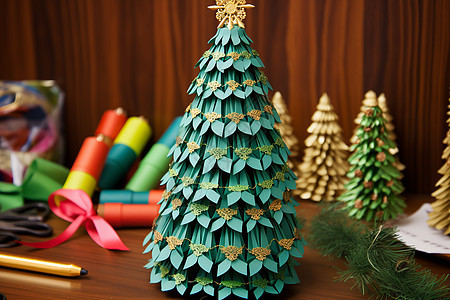 彩纸圣诞树图片