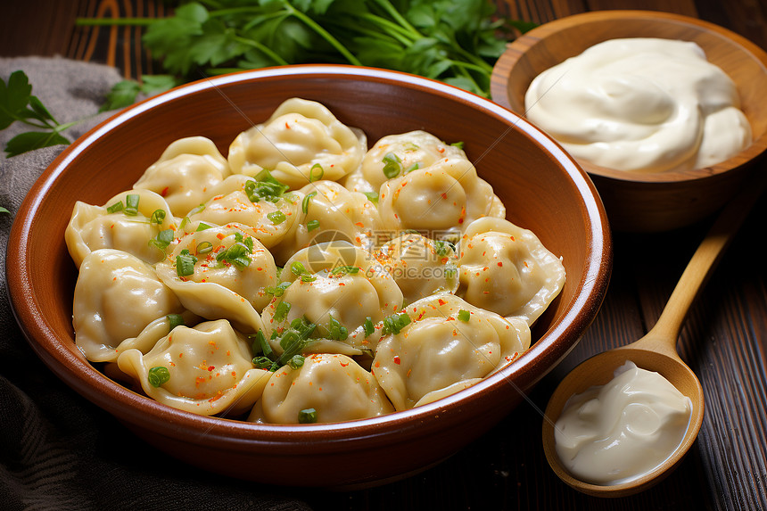 碗里美味的饺子图片