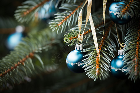圣诞树上的蓝色装饰球图片