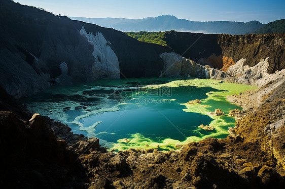 火山口和湖泊图片