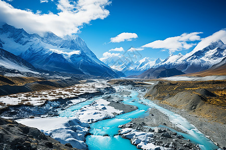 飞翔蓝天雪山江谷的美丽景观图片