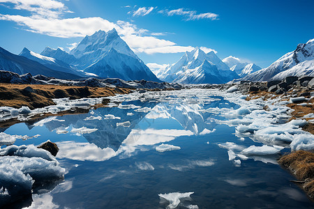 冰雪皑皑高山图片