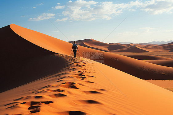徒步旅行的沙漠景观图片