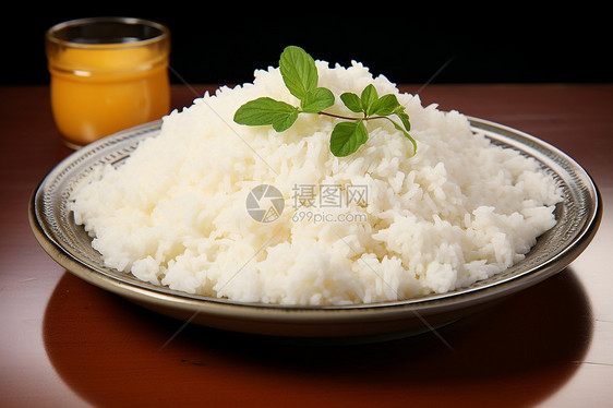 盘子里的白米饭图片