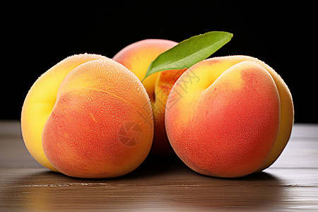 美味多汁的桃子水果图片