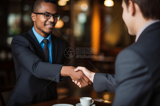 谈合作的商务握手图片