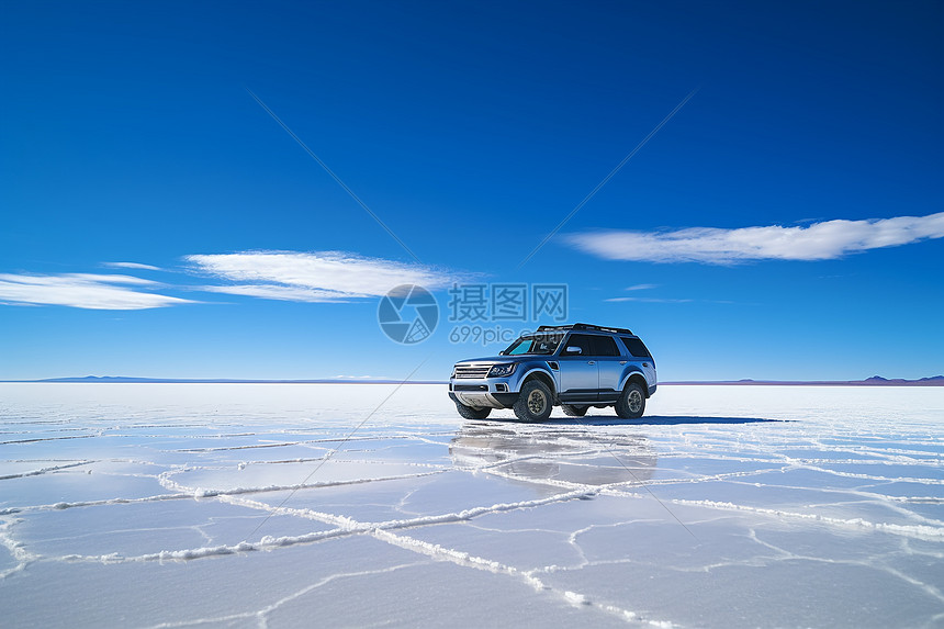 白盐地上的汽车图片