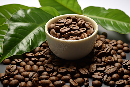 咖啡豆与绿叶背景图片
