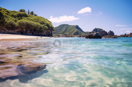 蓝天碧海的美丽景观图片