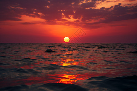 夕阳余晖下的海洋景色背景图片
