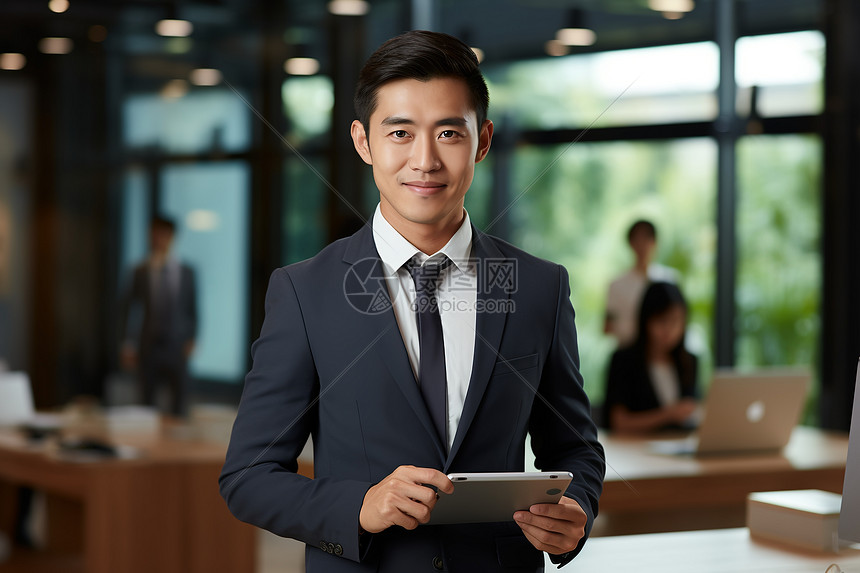 办公室内的职场精英高清图片下载-正版图片600831147-摄图网