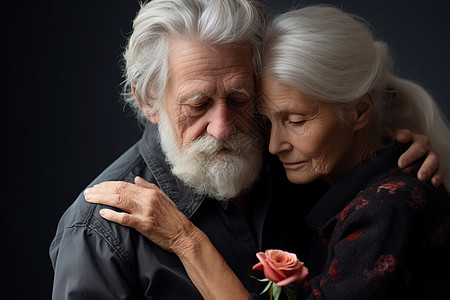 相互依靠的老年夫妻图片
