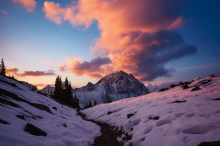 日落时的山脉背景图片