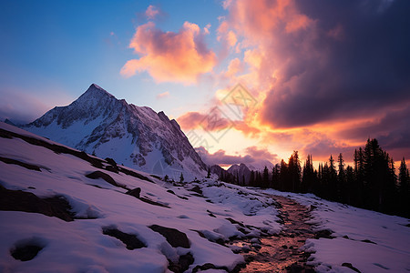 冰雪山峰背景图片